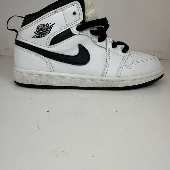 Nike Air Jordan 1 Mid GS Black White Youth Size 1Y Sneakers - Picture 2 of 7